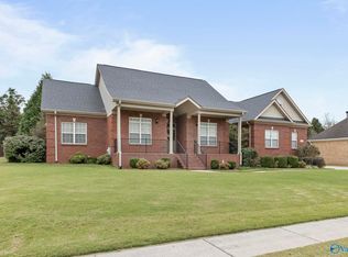 230 Twin Lakes Dr, New Market, AL 35761