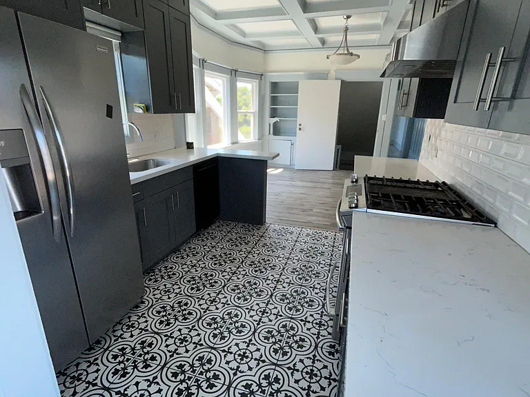 5814 Shattuck Ave #B — Photo 12