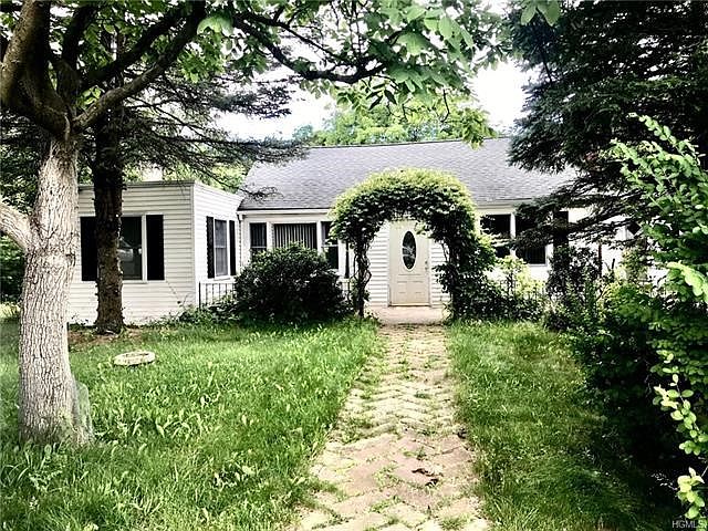 1st image of 10 Summit Ave