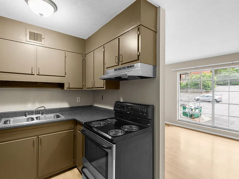 Clairview Apartments — Photo 9