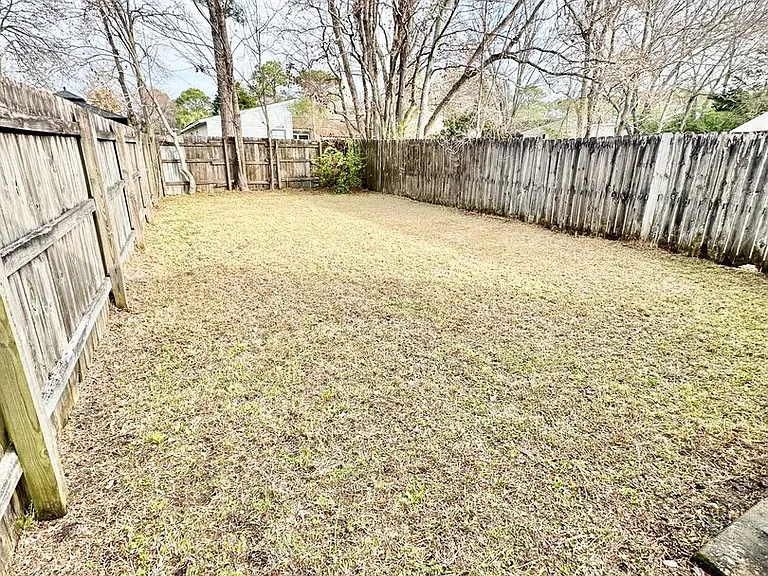 611 Carnathan Ct — Photo 16