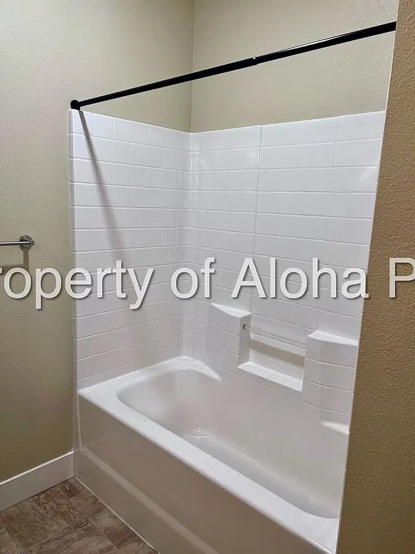 3 bed, 2.5 bath, 1264 sqft, $2,051 — Photo 2