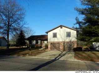 1971 Banyan Tree Rd, Collinsville, IL 62234