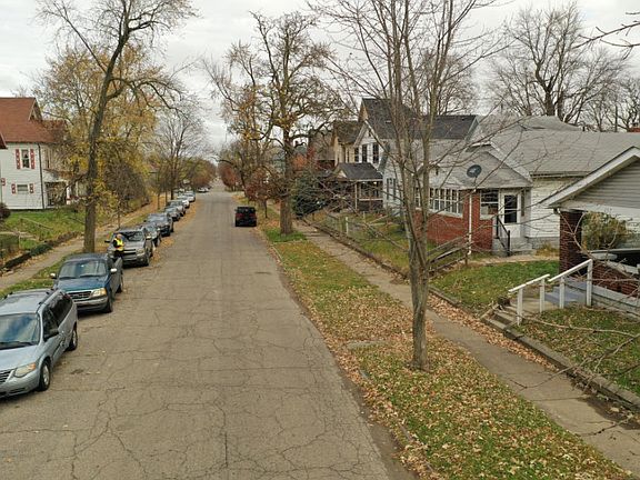 3rd image of 221 Jefferson Ave