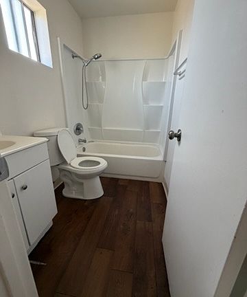4th image of 1443 E 18th St E #11