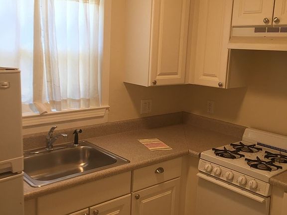 5th image of 330 Arleta Ave APT A