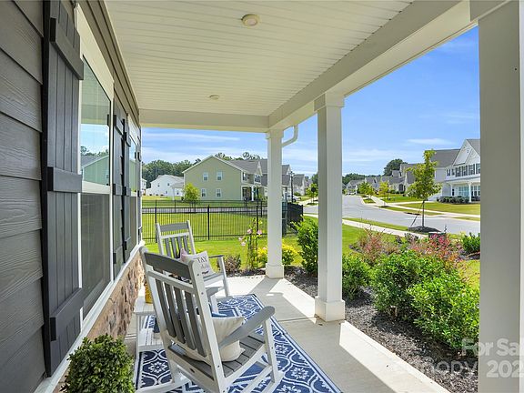 3rd image of 715 Dogwood Creek Ln