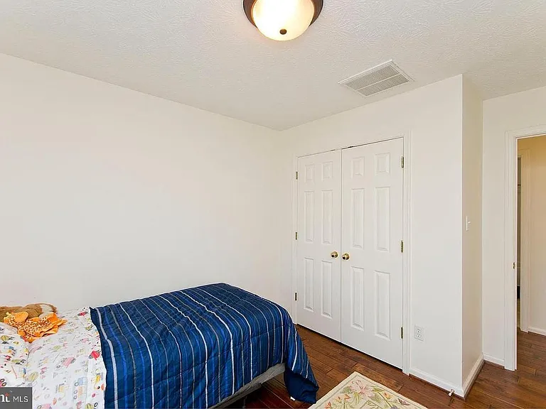 Honeysuckle Ln — Photo 18