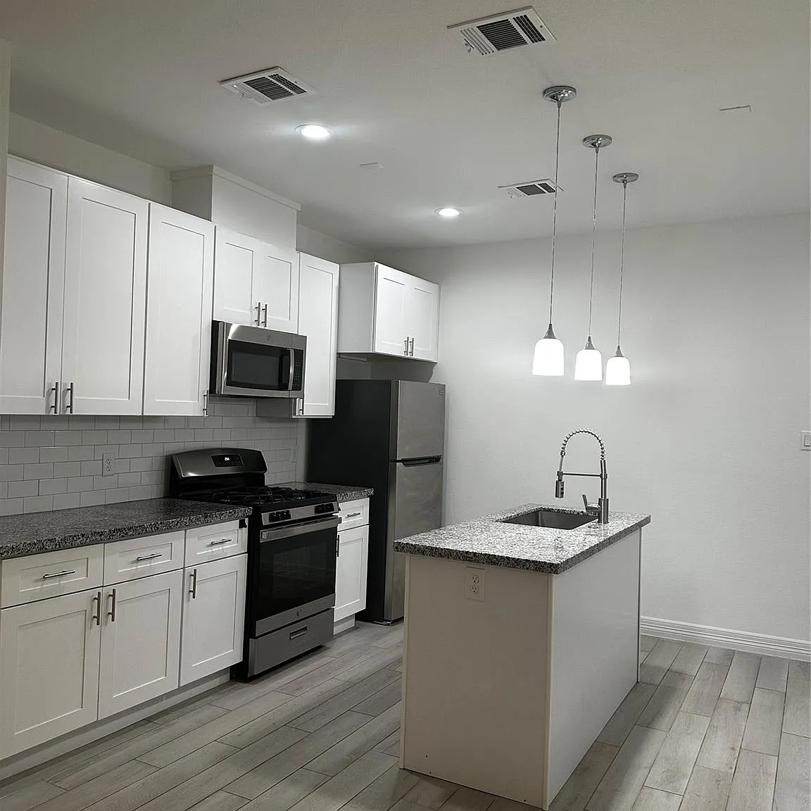 3 bed, 2.5 bath, $1,850 — Photo 2