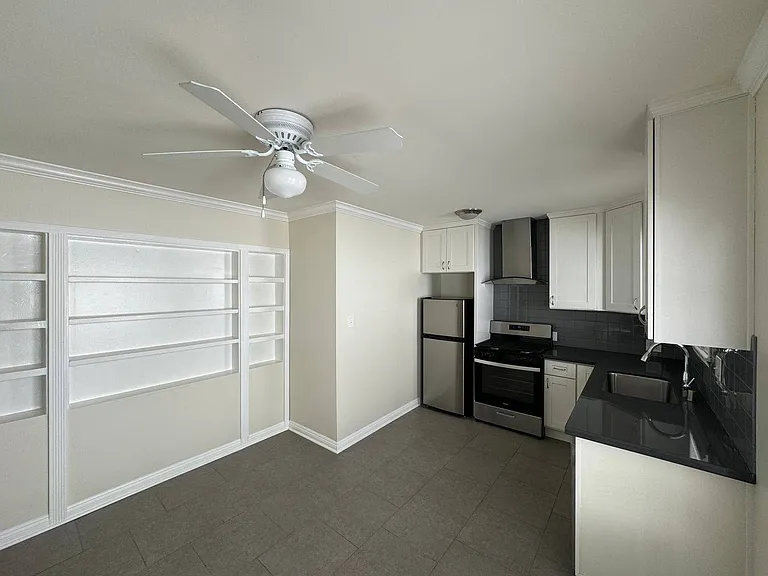 354 S Reeves Dr #B — Photo 6