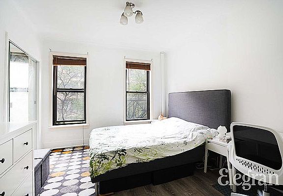 4th image of 212 E 84th St APT 3D