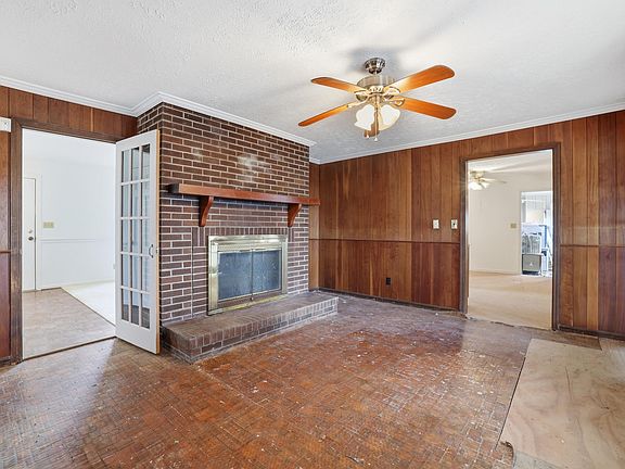 5th image of 2207 Stanford Rd