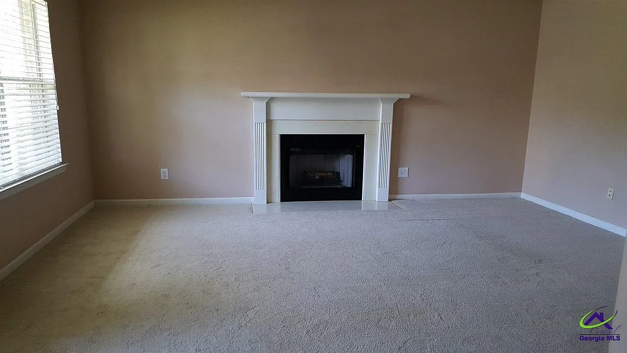 3 bed, 2.0 bath, 1251 sqft, $1,400 — Photo 2