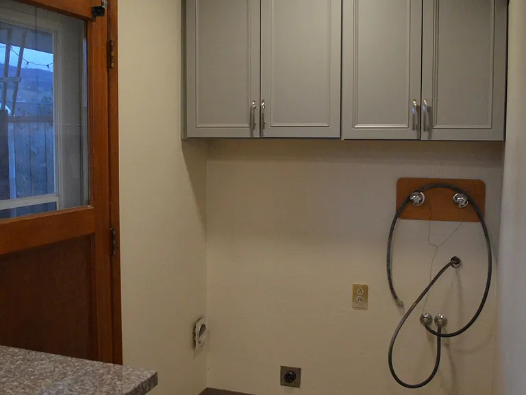665 SW Tichenor St #1 — Photo 3