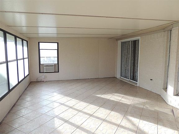 4th image of 1814 Lazy Creek Ln