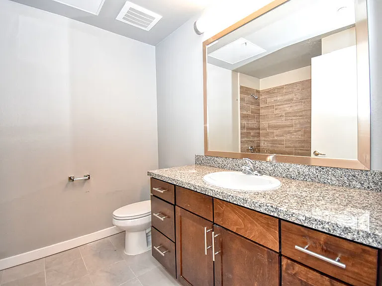2208 Cypress St — Photo 5