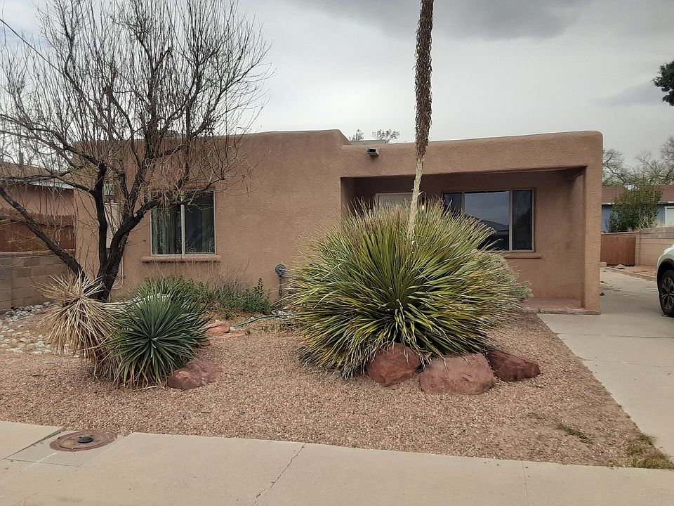 1st image of 833 Los Arboles Ave NW
