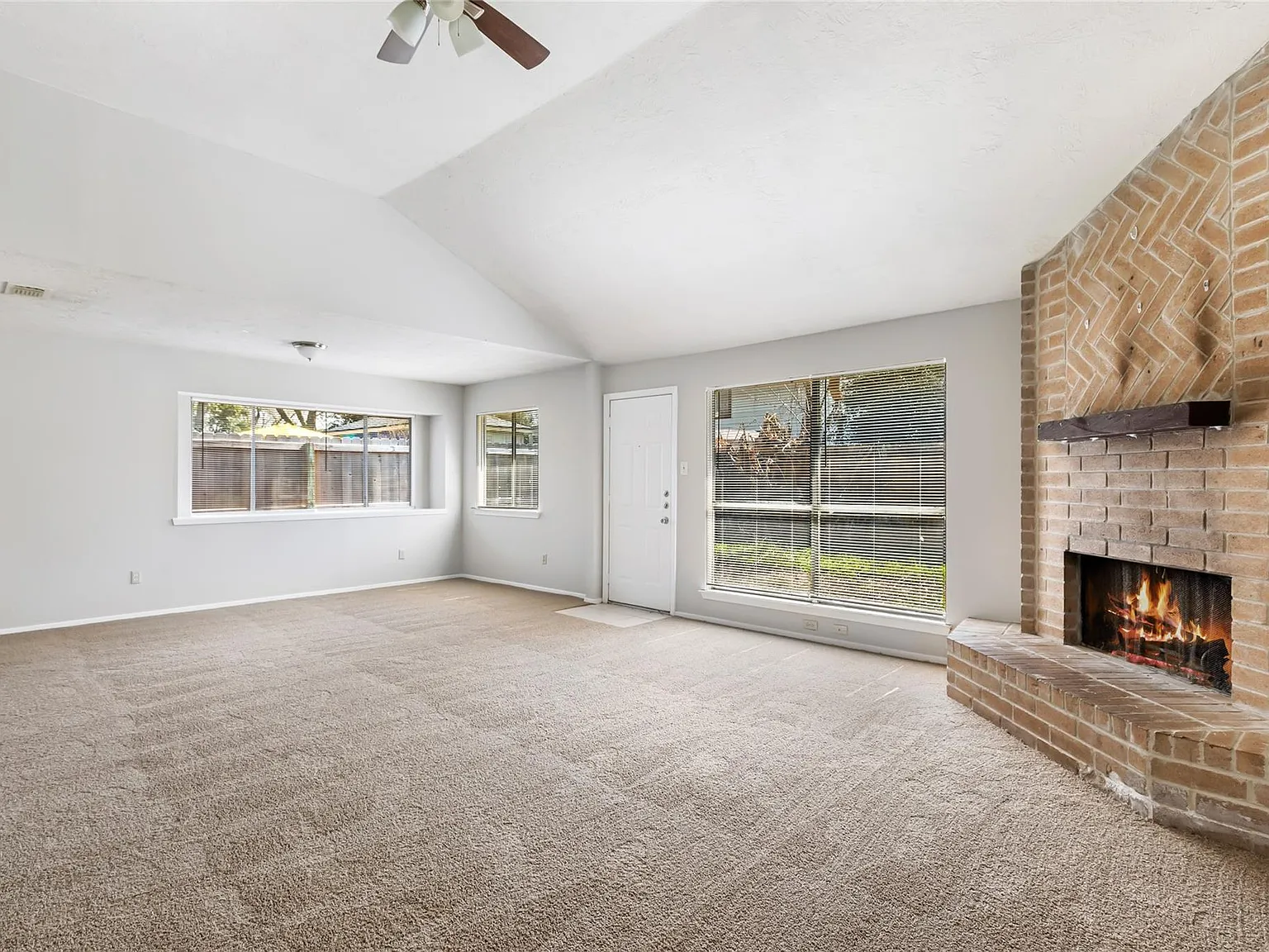 3 bed, 2.0 bath, 1628 sqft, $1,725 — Photo 4