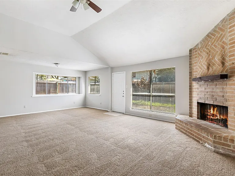 7310 Maple Walk Dr — Photo 5