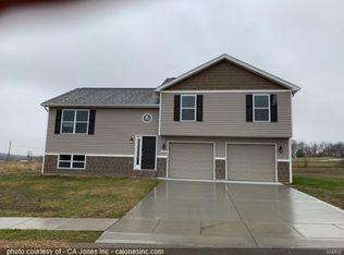211 Woodland Dr, Lebanon, IL 62254