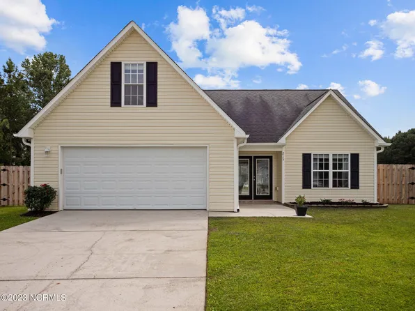 215 W Woodbine Terrace, Burgaw, NC 28425