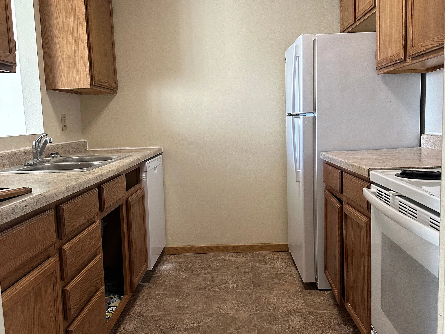 3 bed, 1066 sqft, $995 — Photo 2