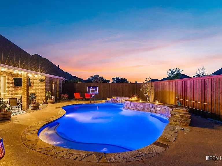 3407 Oxford Ln — Photo 3