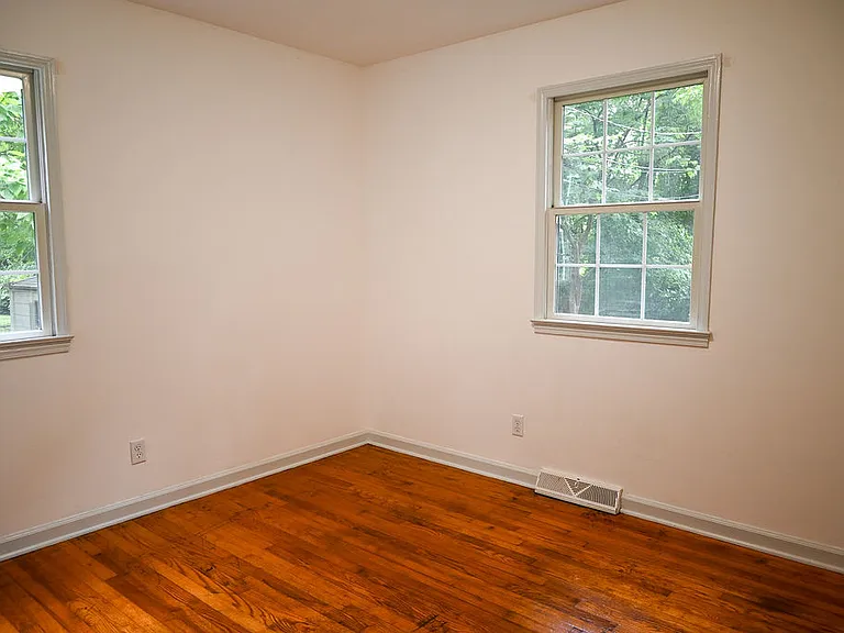 315 Caroline Ave — Photo 84