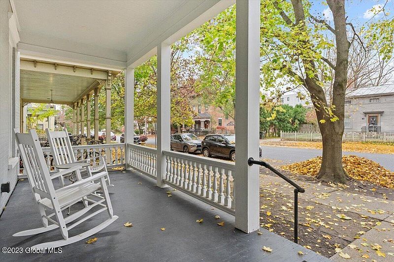 4th image of 48 Franklin Street