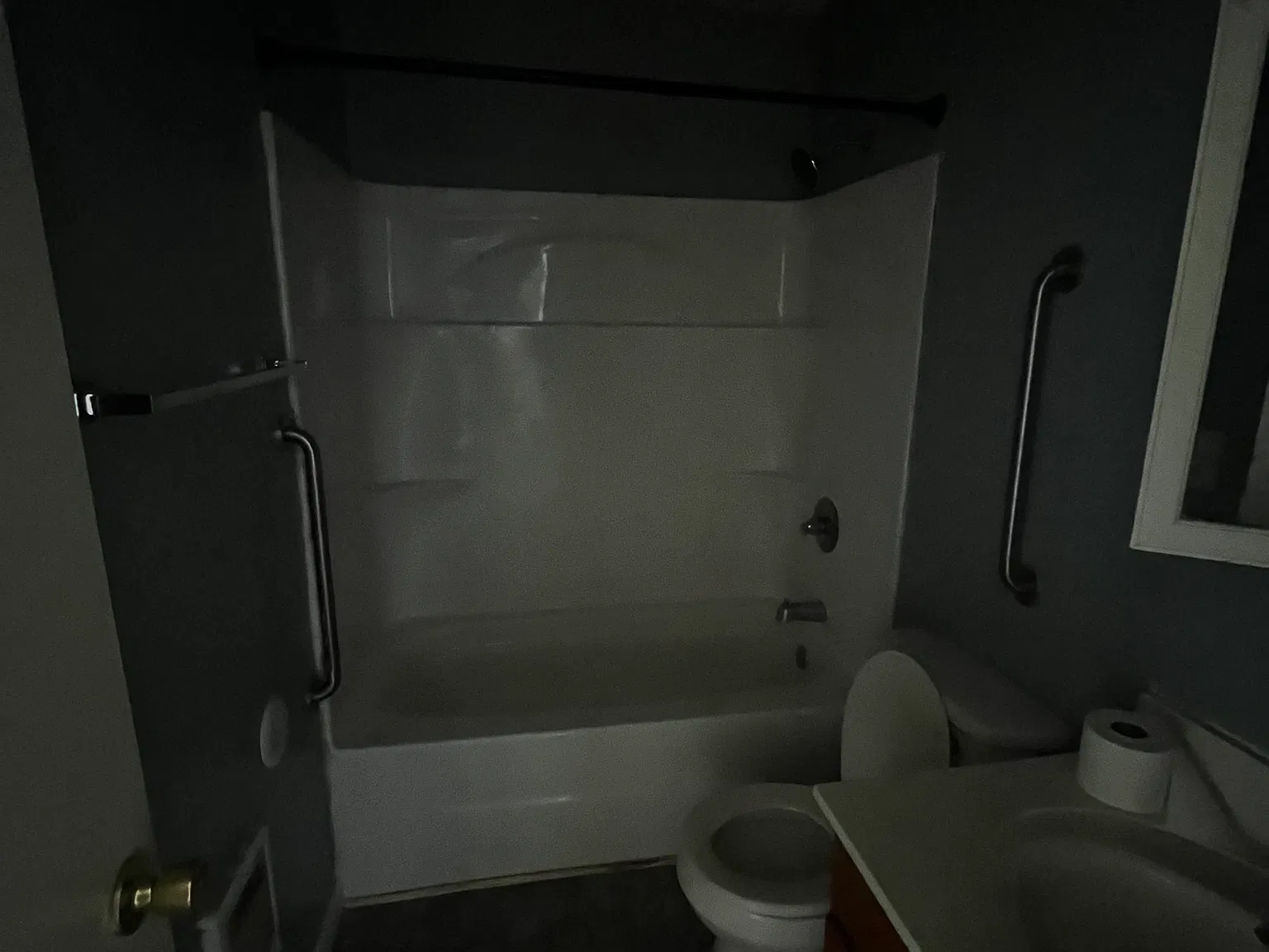 2 bed, 700 sqft, $800 — Photo 3