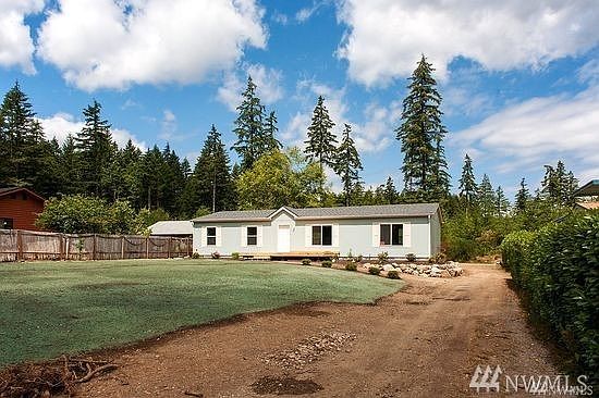 2nd image of 360 NW Rhododendron Dr