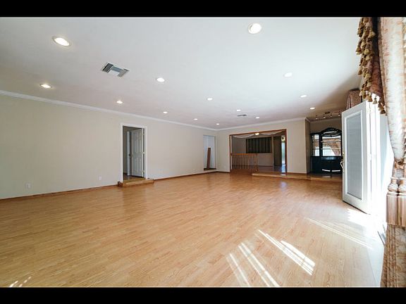 4th image of 7945 Bellaire Ave