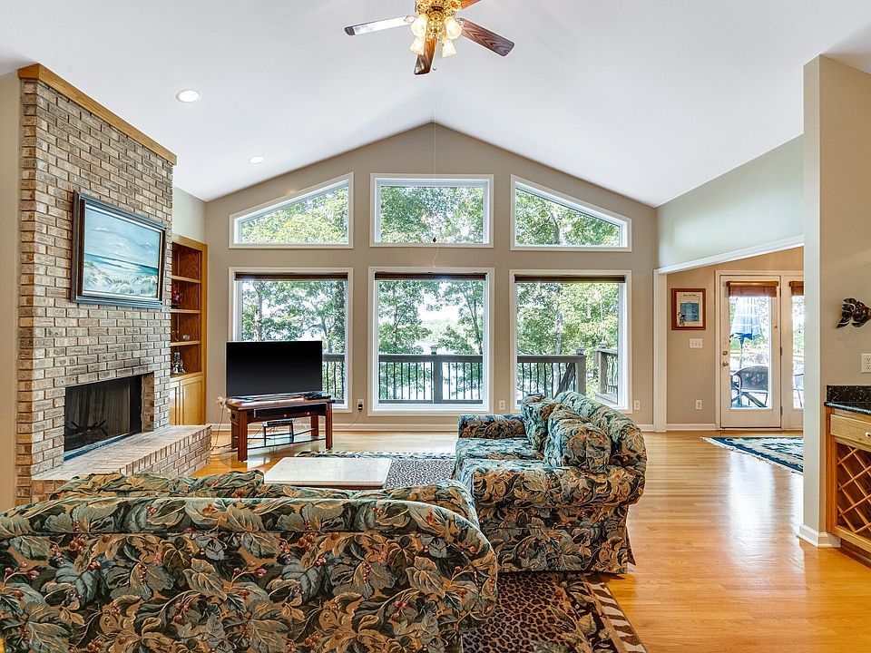 1st image of 321 Wildwood Cir
