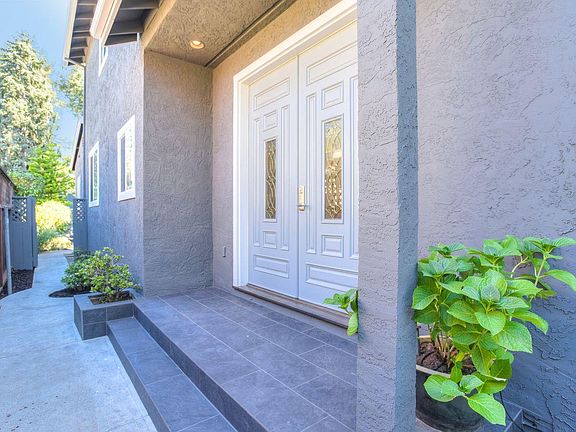 4th image of 267 W Oakwood Blvd