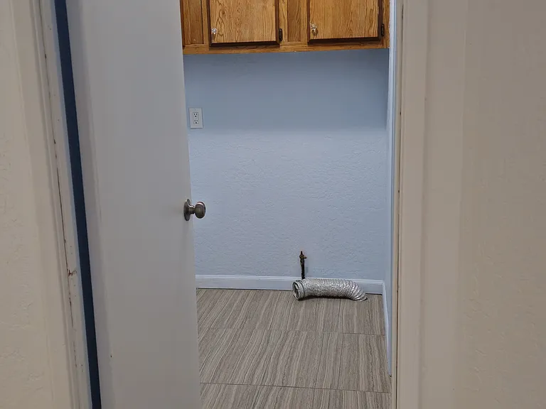 Laundry room- W/D hookups