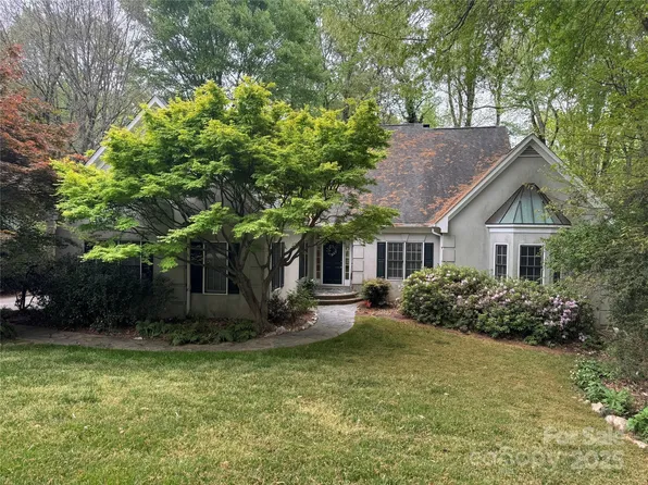 3011 Lakewood Edge Dr, Charlotte, NC 28269