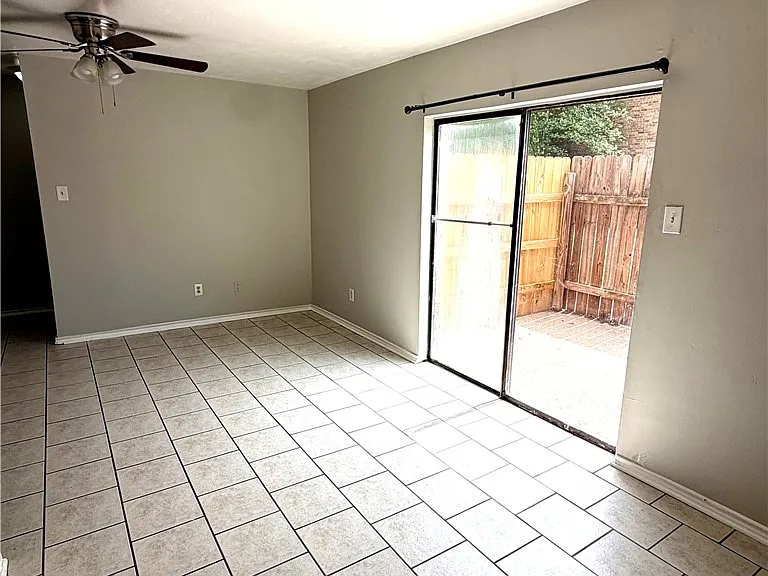 2406 Blanco Dr #D — Photo 25