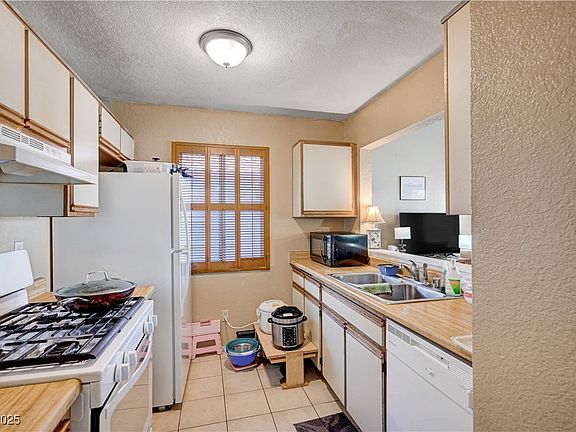 5th image of 3926 Tatiana St