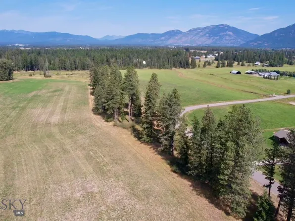 211 Patriots Ln, Columbia Falls, MT 59912