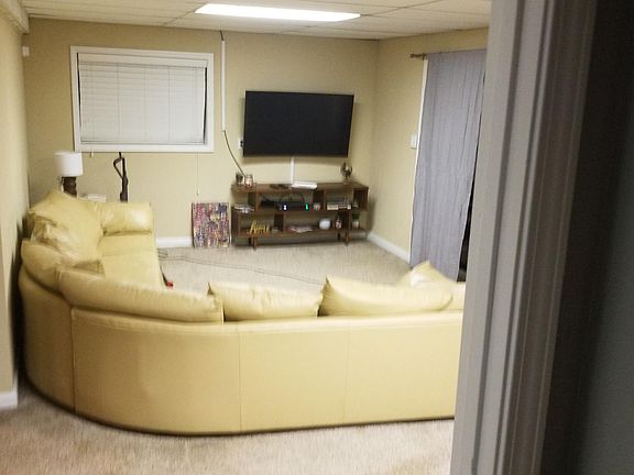 5th image of 329 Redwood Dr