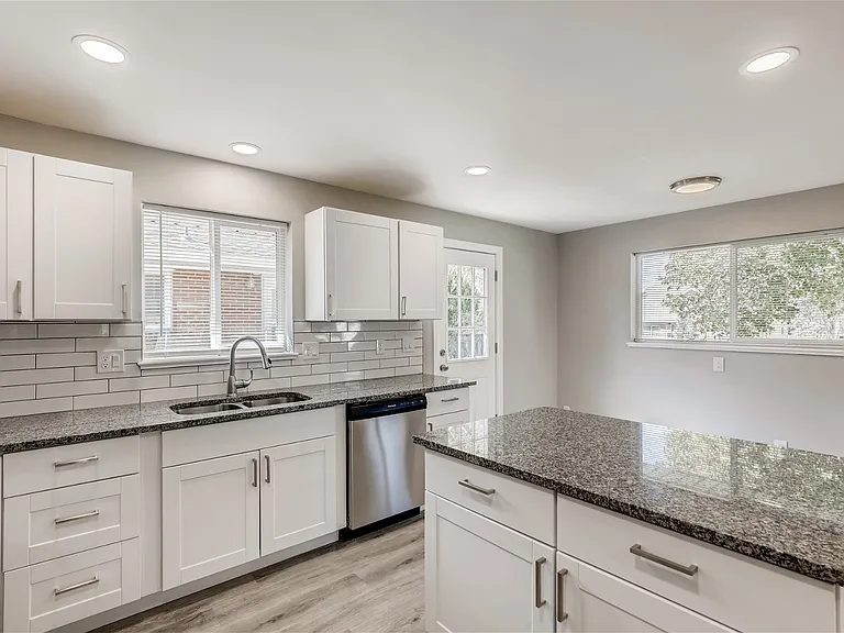 1732 Florence St — Photo 5