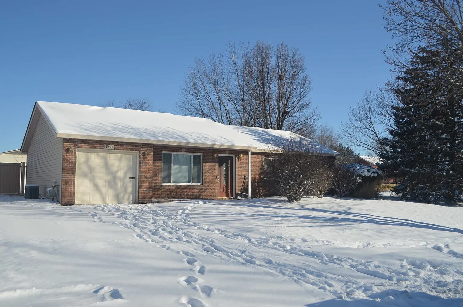 1950 McCormick Ln photo 1
