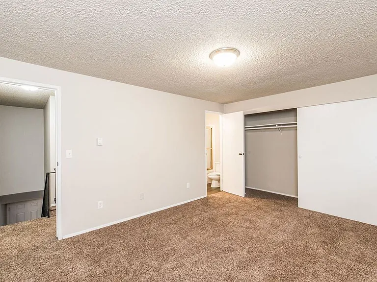 Devonshire Townhomes — Photo 14