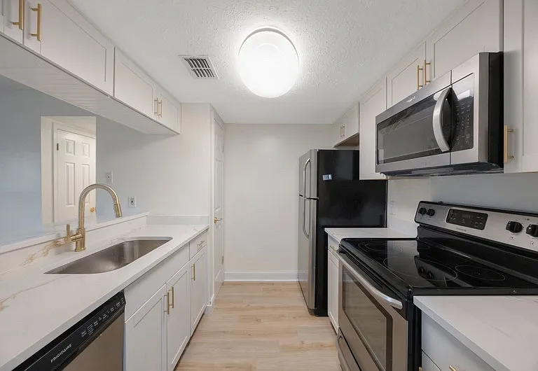 3111 W Horatio St #101 — Photo 1