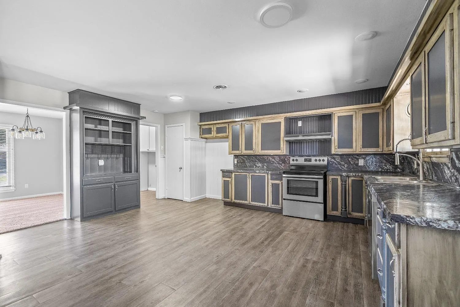 4 bed, 2073 sqft, $2,200 — Photo 3