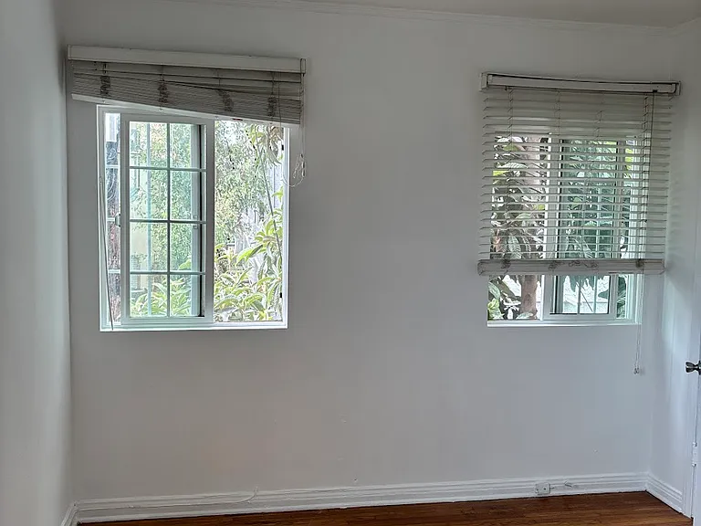 649 N Harper Ave #649 — Photo 4