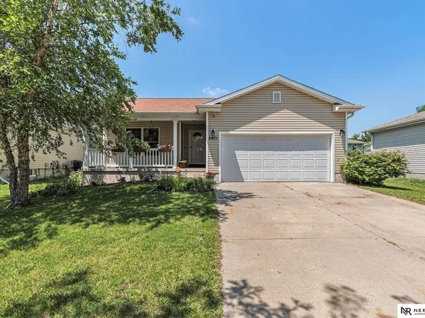 2401 SW Soukup Dr, Lincoln, NE 68522
