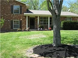 Lovely yard,nice front porch