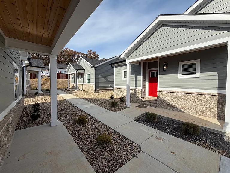 4016 Belcourt Dr — Photo 3