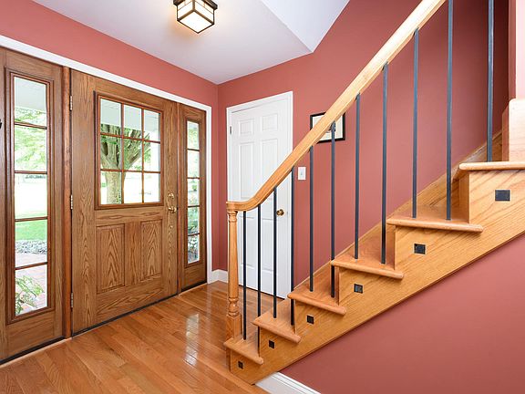 5th image of 123 Governors Cir